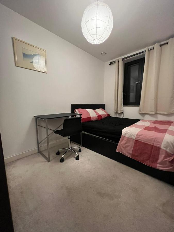 Cape House London: Spacious 4-Bedroom Retreat with Garden Exterior photo